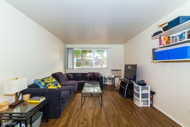 Building Photo - 824 McKinley Ave
