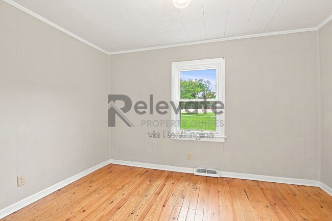 Building Photo - 1425 Dinwiddie Ave