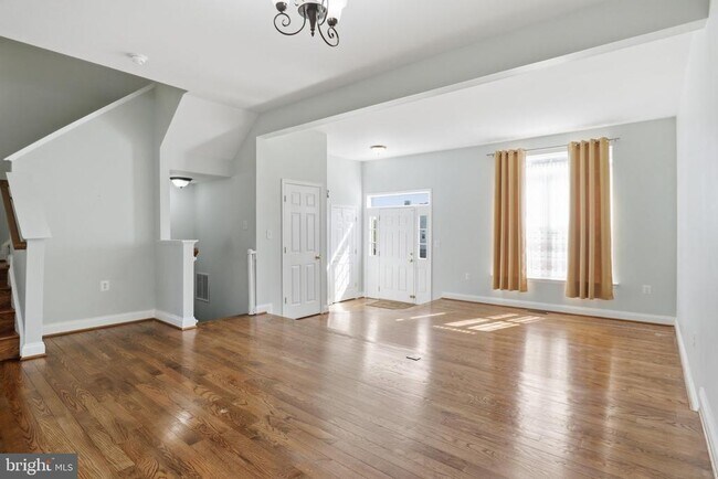 Building Photo - 915 Buttonwood Terrace NE