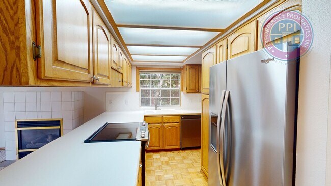 Building Photo - Single Level Ranch, Central Air, Large Yar...