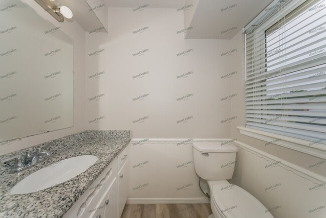 Building Photo - 3821 Rosewood Ct