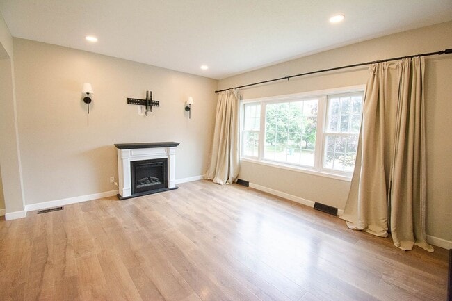 Building Photo - 2107 Ponderosa Dr SW