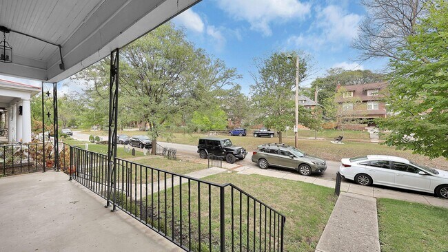 Building Photo - 739 Wilson Ave