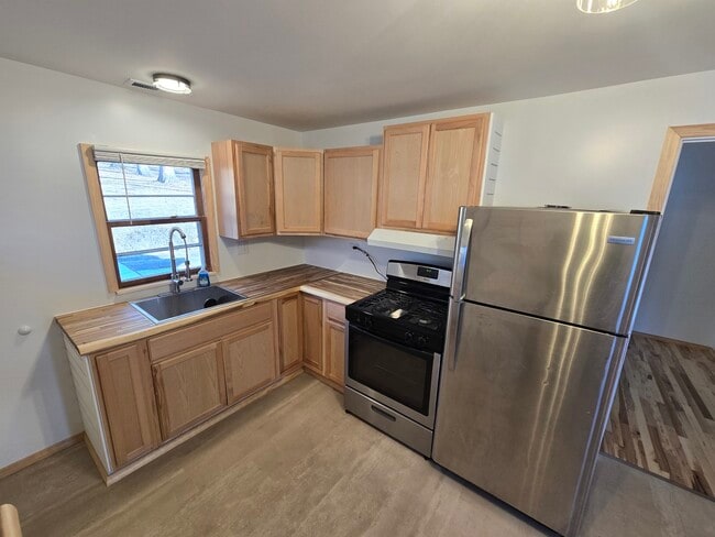 Building Photo - 3352 E 2059th Rd