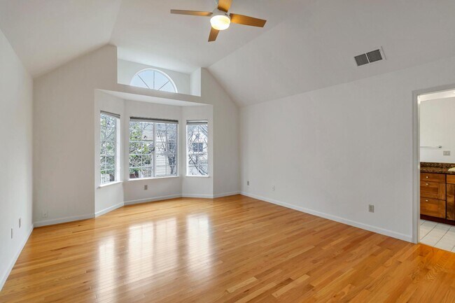 Building Photo - 302 Tadley Ct