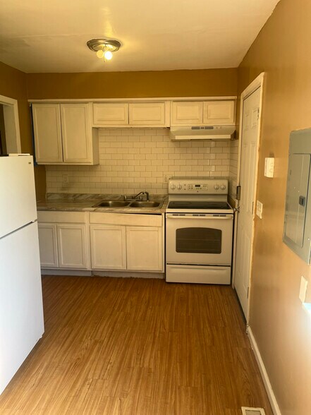 Building Photo - 2018 Hickorydale Dr