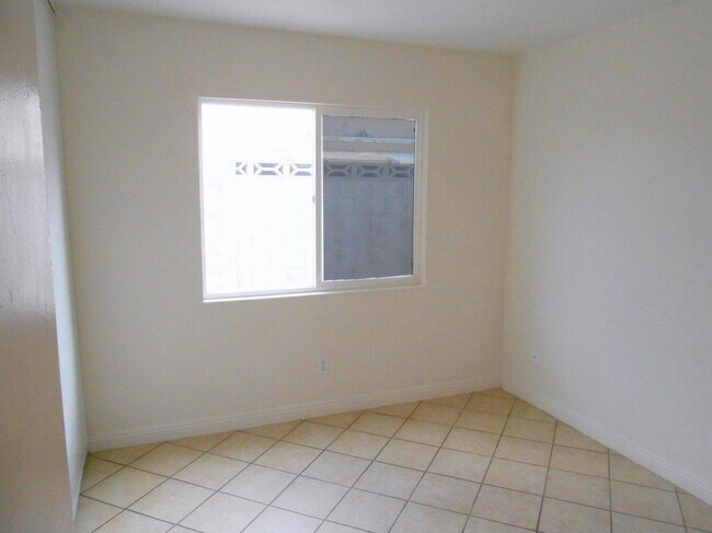 Building Photo - Spacious 1 story home in Spring Valley