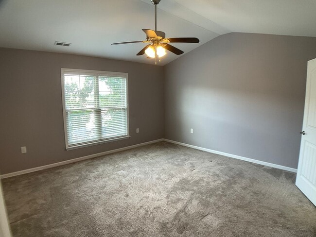Building Photo - Gorgeous Townhome in Brier Crossings!