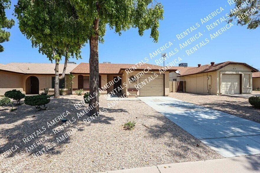 Building Photo - 2834 E Isabella Ave