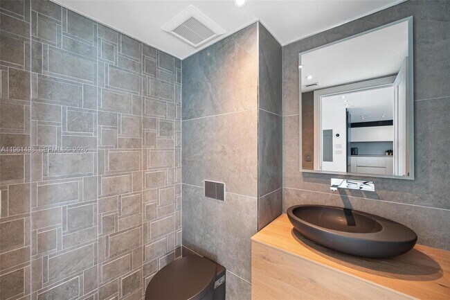 Building Photo - 1331 Brickell Bay Dr