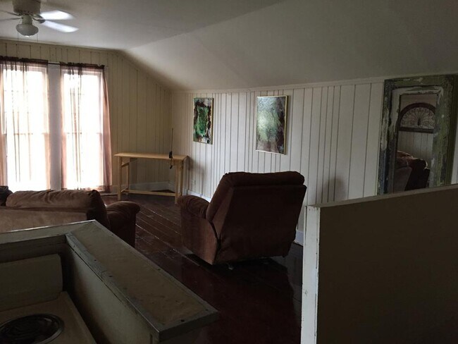 Building Photo - 819 E Lee St