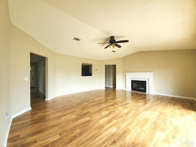 Building Photo - 9000 Bluebay Ln