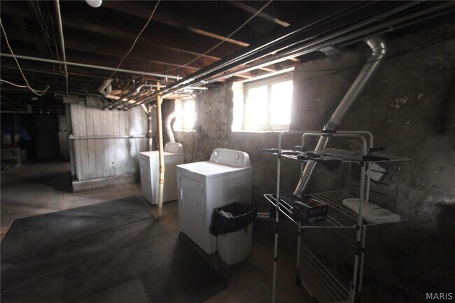 Building Photo - 5422 Rhodes Ave