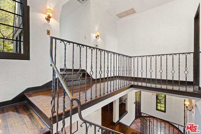 Building Photo - 6311 Heather Dr