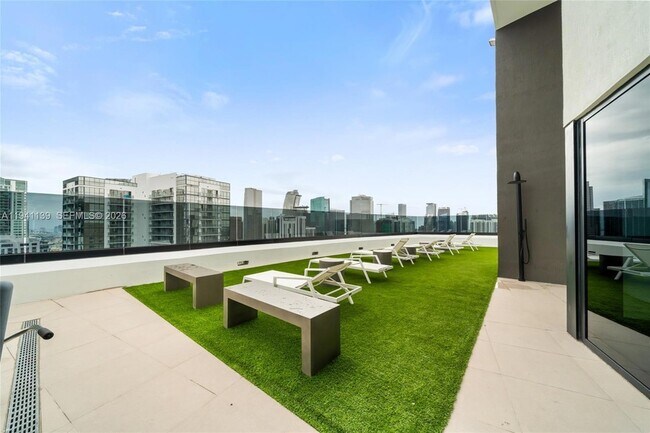 Building Photo - 225 N Miami Ave