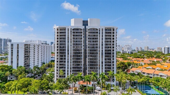 Building Photo - 3598 Yacht Club Dr