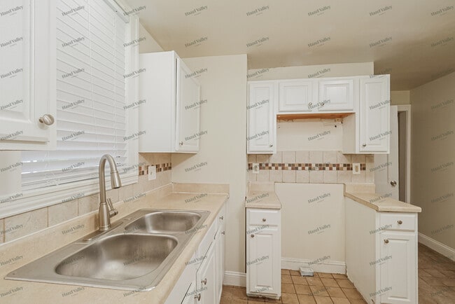 Building Photo - 5618 Olive St