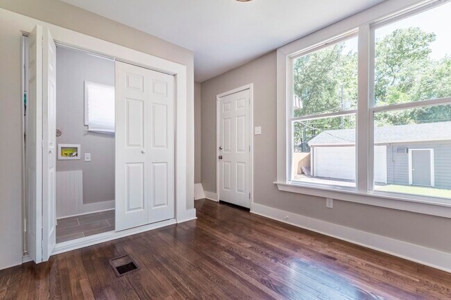 Building Photo - 1553 North Pkwy