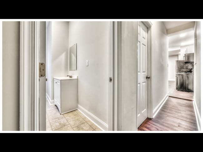 Building Photo - 810 Brooks Ln