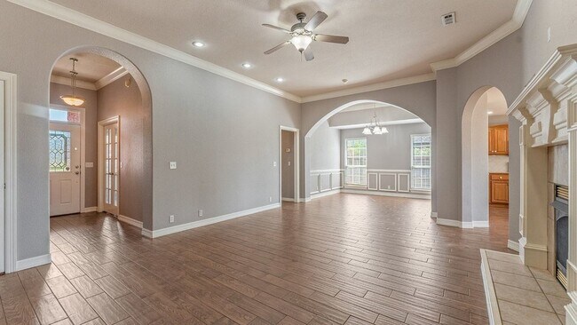 Building Photo - 884 Palisades Ave