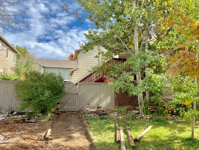 Building Photo - Spacious Rowhouse on Cul-de-sac in SW Longmont for Lease!