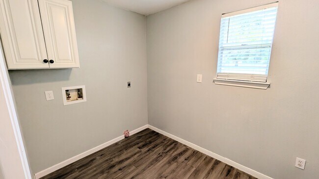 Washer & dryer hookups in this big laundry room. - 37438 Meadowview Dr
