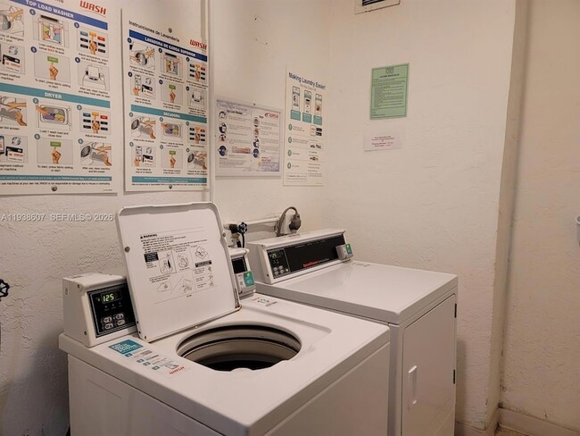 Building Photo - 401 Golden Isles Dr