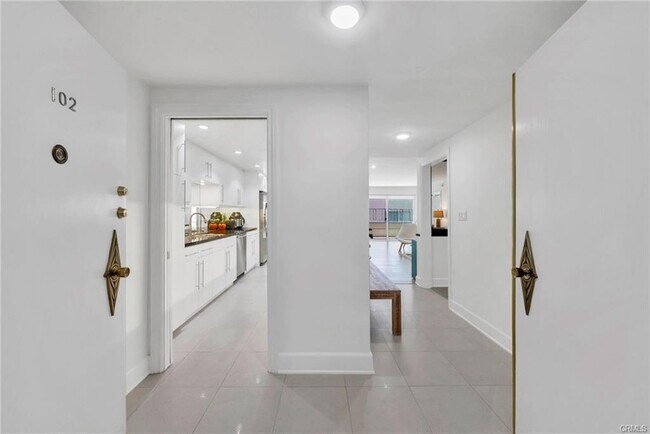 Building Photo - 7259 Hillside Ave