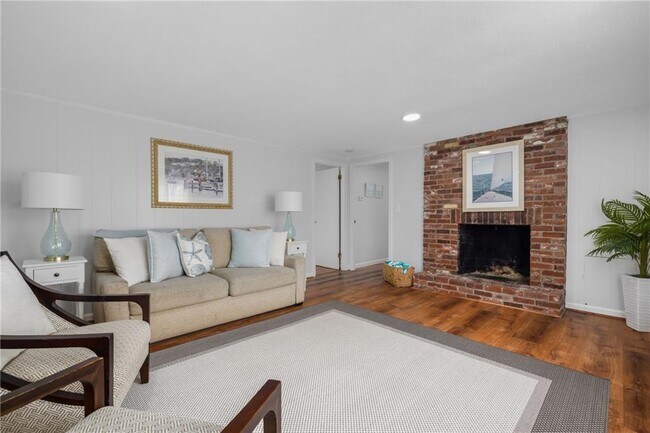 Building Photo - 384 Valley Rd