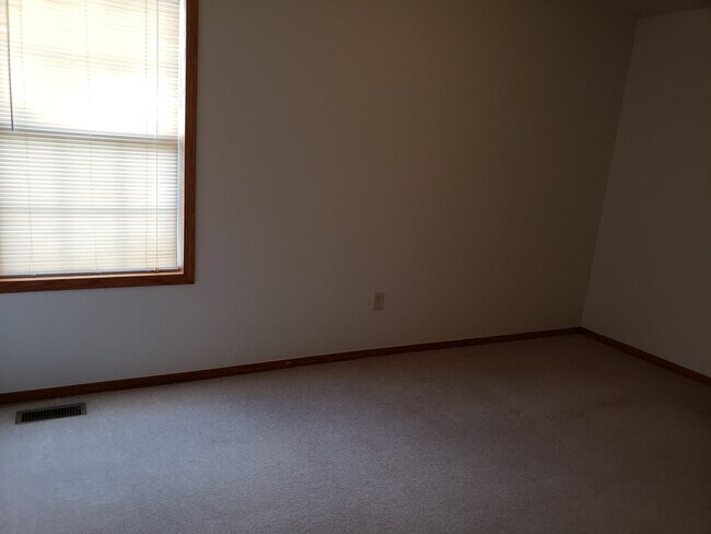 Basement Bedroom - 10805 E Funston St