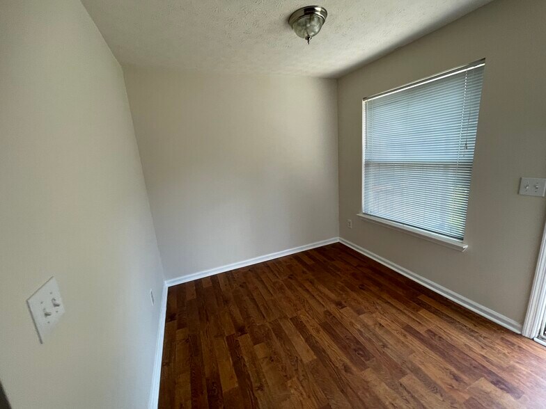 Building Photo - 104 Waterview Dr