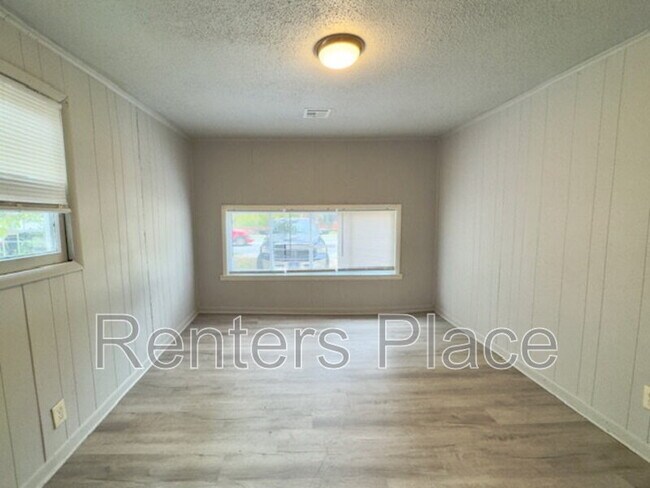 Building Photo - 4717 S 33rd W Ave