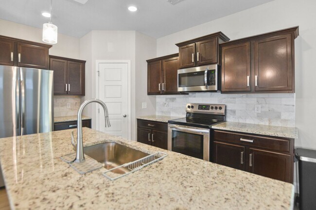 Building Photo - Pet Friendly Four Bedroom!