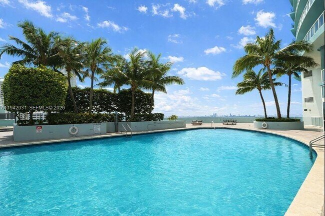 Building Photo - 1900 N Bayshore Dr