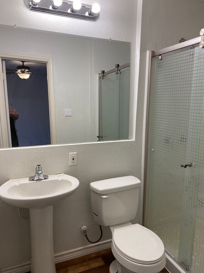 Building Photo - 4 br, 4.5 bath House - 8918 Kenton Mist