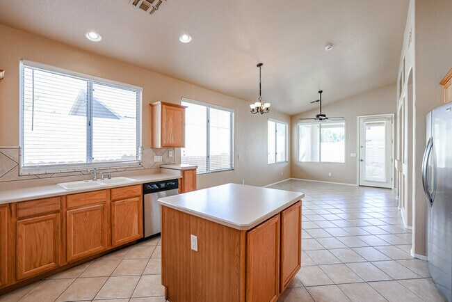 Building Photo - 4bed with pool