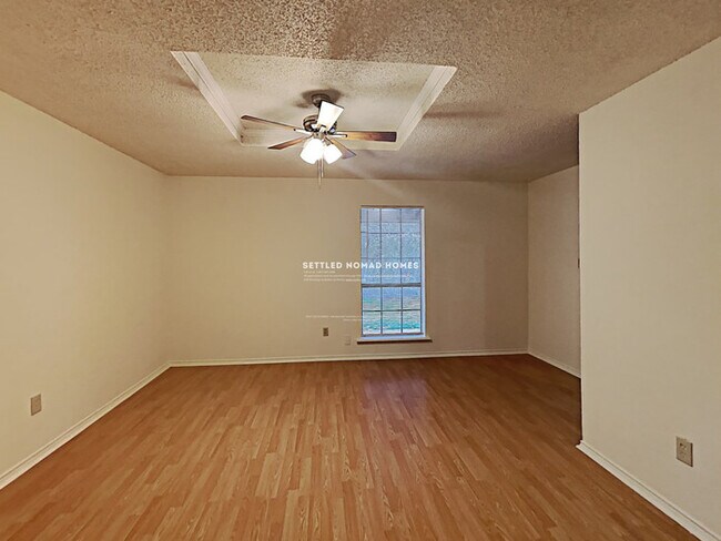 Building Photo - Lovely home in the heart of Blue Ridge