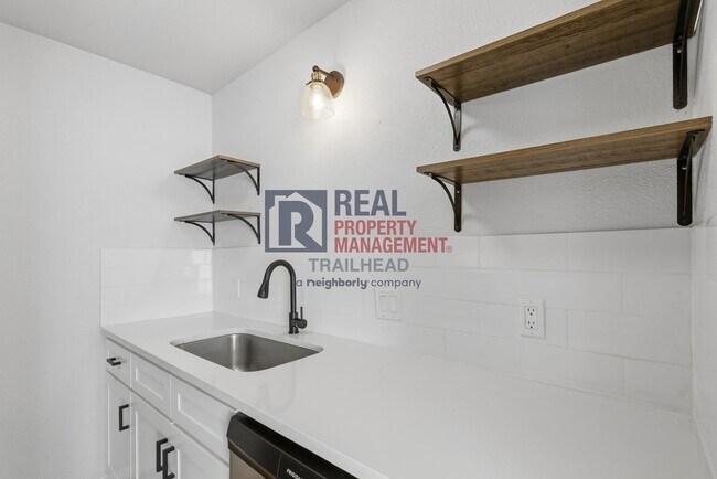 Building Photo - Bright One-Bedroom Home with Modern Finishes