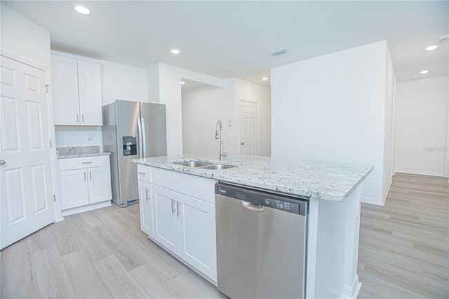 Building Photo - 2930 Sunstar Dr