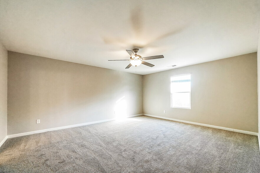 Building Photo - 461 Abeer St
