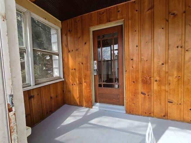 Building Photo - 3 Bedroom House