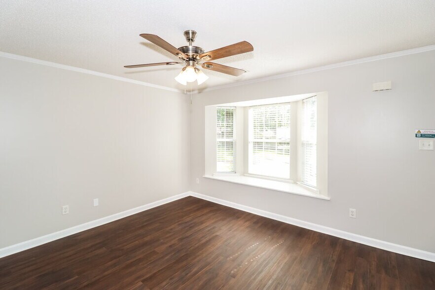 Building Photo - 7546 Dogwood Ln