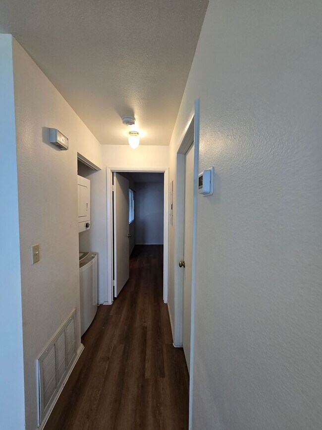 Building Photo - 2180 Pinetop Ln