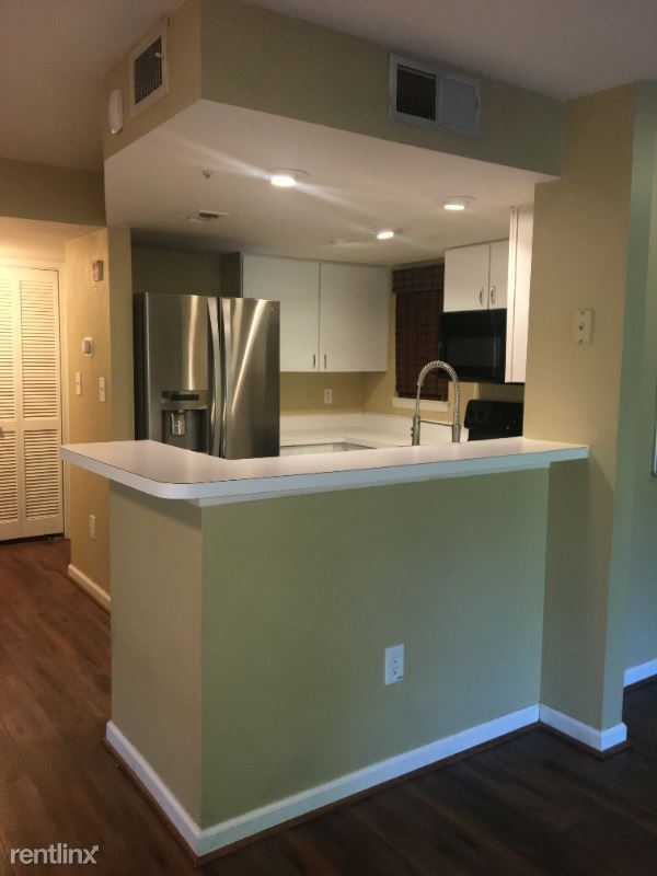 Building Photo - 903 Hillside Lake Terrace