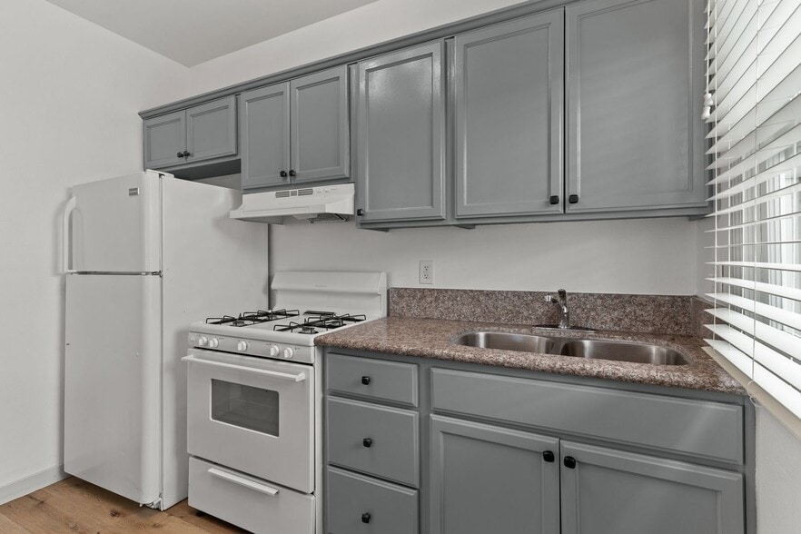 Building Photo - 526 Magnolia Ave