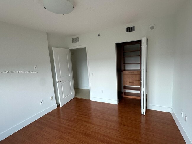 Building Photo - 2641 N Flamingo Rd