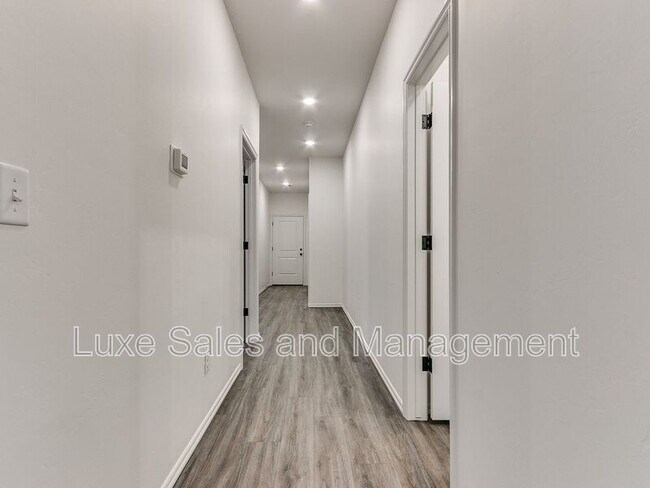 Building Photo - 8012 NW 110th Dr