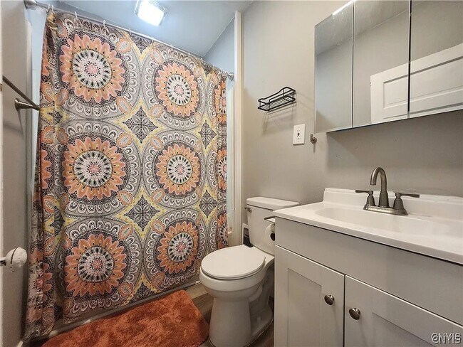 Building Photo - 718 Clarendon St