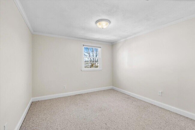 Building Photo - 8 Captain Cook Ln