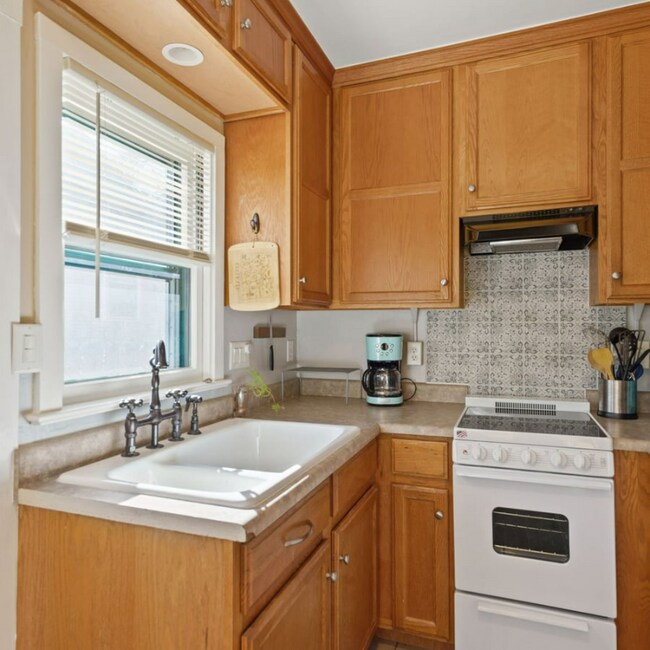 Building Photo - 503 Mathews St